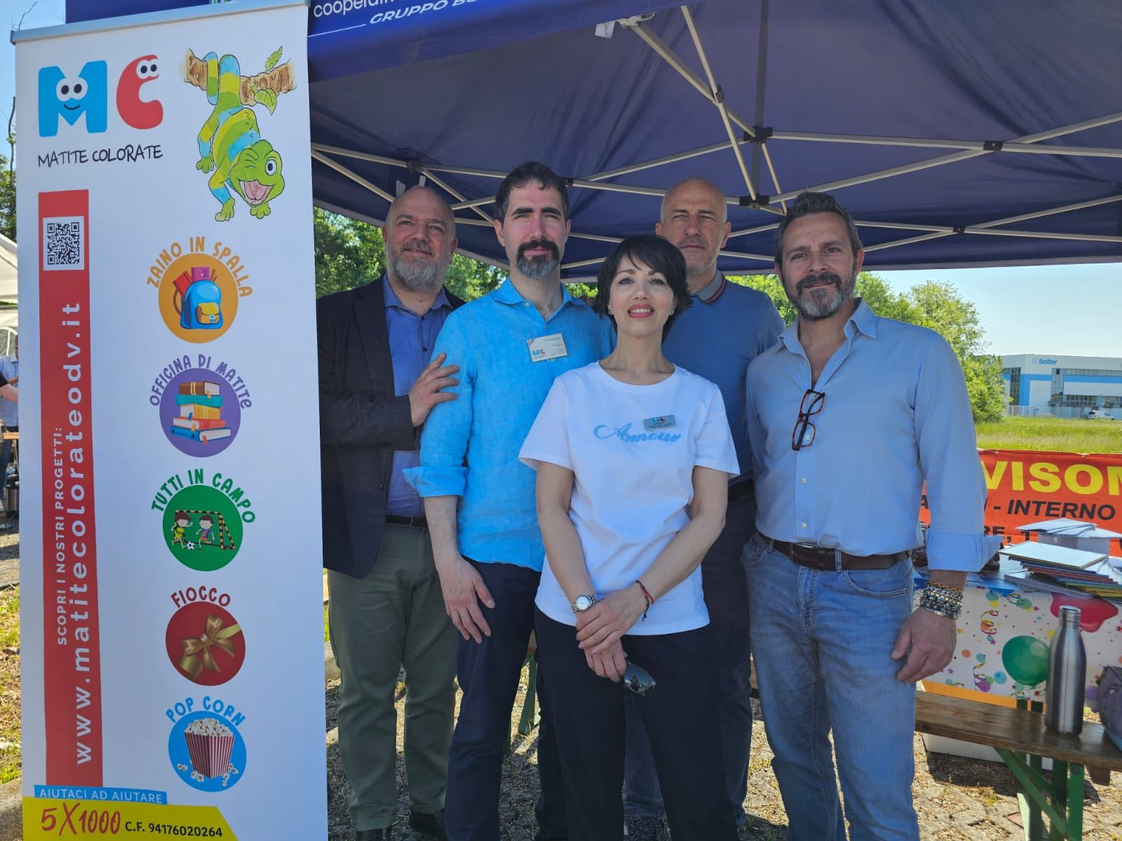 Da sinistra Carlo Ceriana, segretario di Confartigianato Marca Trevigiana, i nostri Andrea e Anastasia, dietro il vice presidente di Confartigianato Imprese Treviso e infine Enrico Bigolin, capo area Ambiente e sicurezza .